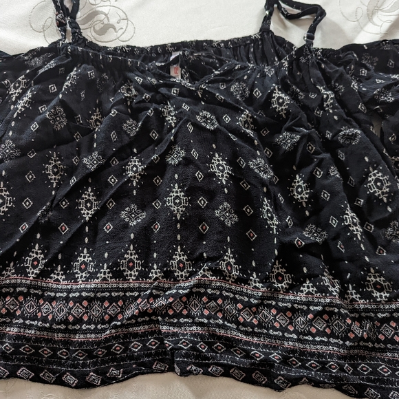 FB Sisters - Shirt - Size Small - Picture 3 of 4